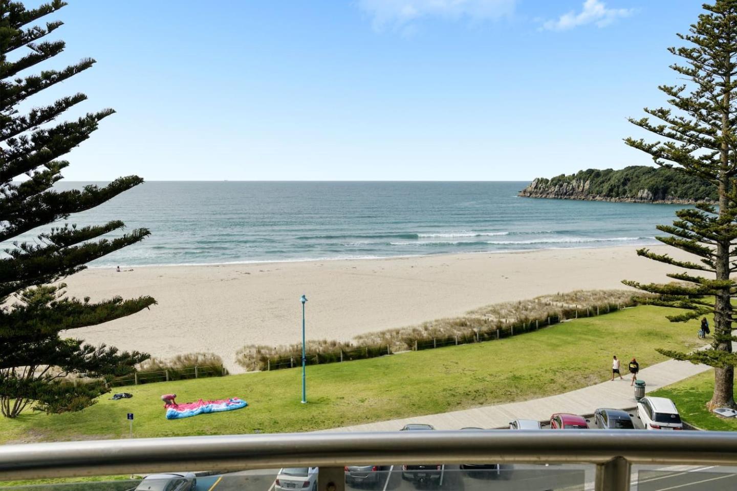 Oceanside Bliss - Absolute Beachfront - Uninterrupted Ocean Views With Pool Mount Maunganui Exterior photo