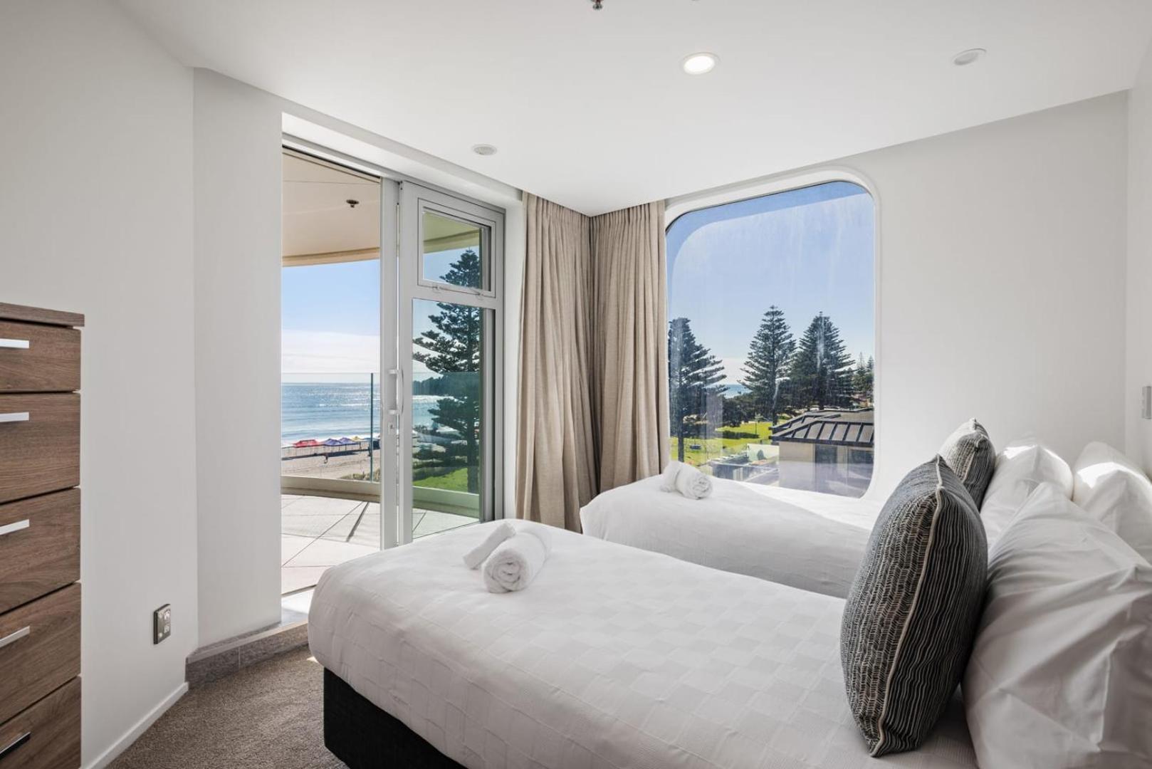 Oceanside Bliss - Absolute Beachfront - Uninterrupted Ocean Views With Pool Mount Maunganui Exterior photo