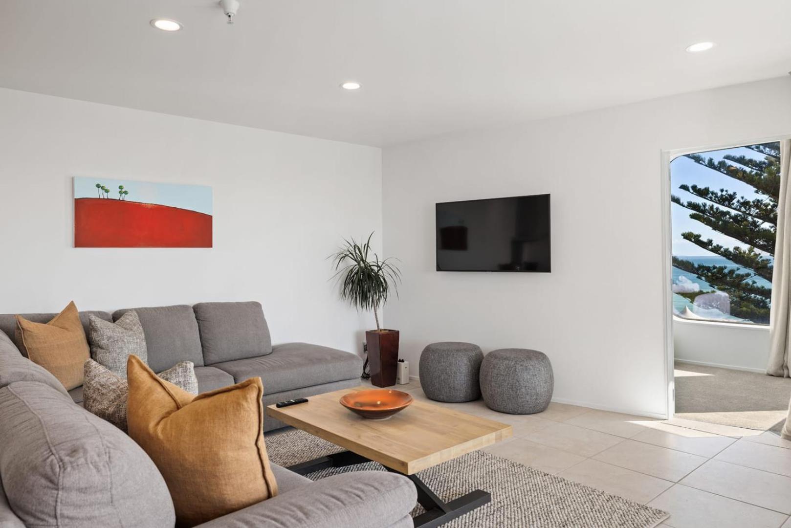 Oceanside Bliss - Absolute Beachfront - Uninterrupted Ocean Views With Pool Mount Maunganui Exterior photo