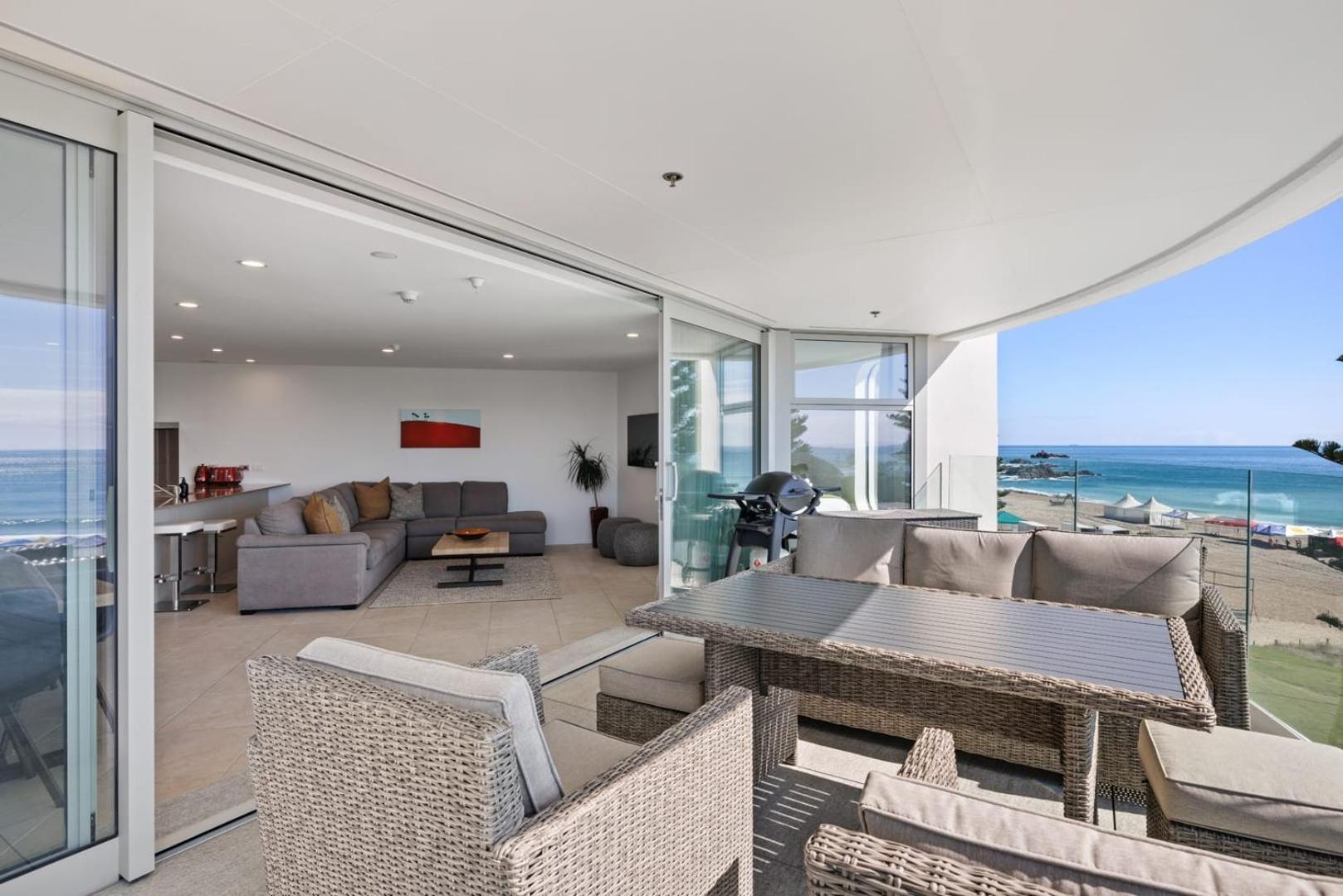 Oceanside Bliss - Absolute Beachfront - Uninterrupted Ocean Views With Pool Mount Maunganui Exterior photo