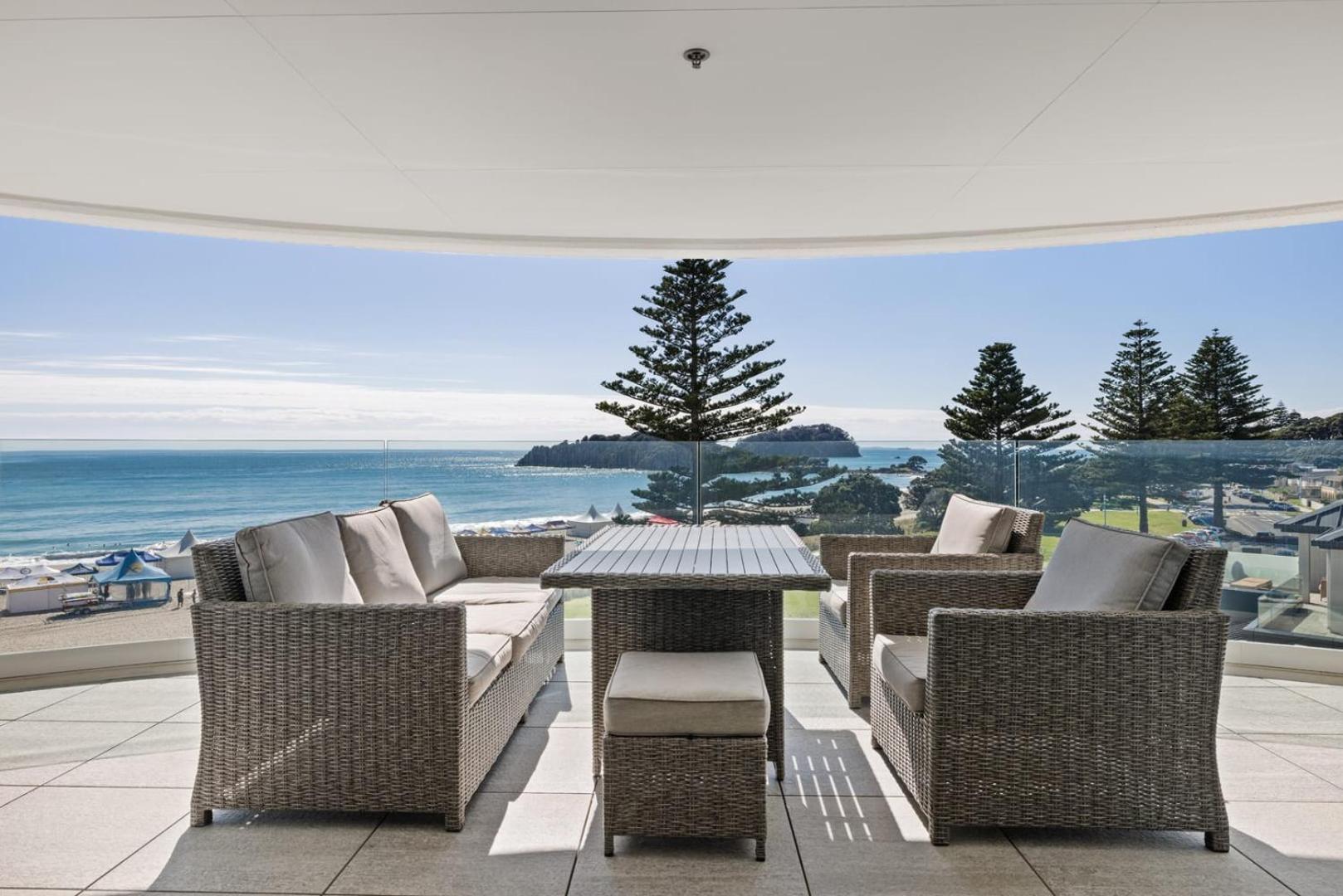 Oceanside Bliss - Absolute Beachfront - Uninterrupted Ocean Views With Pool Mount Maunganui Exterior photo