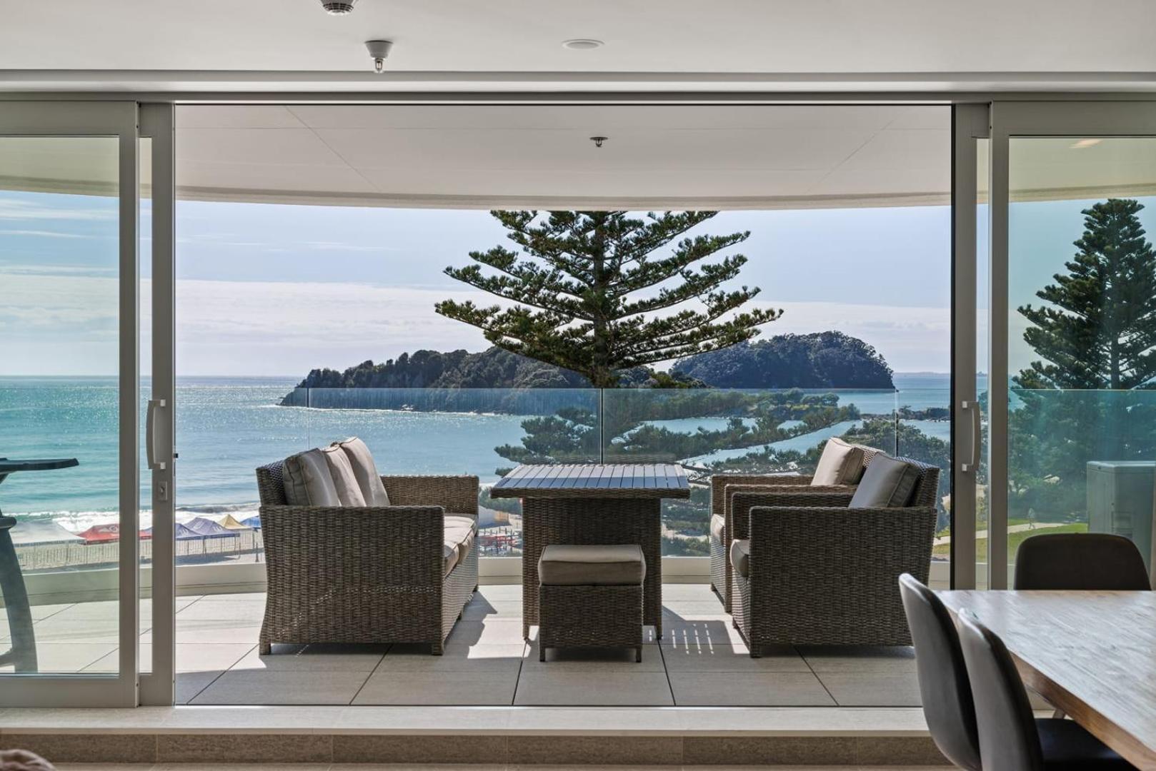 Oceanside Bliss - Absolute Beachfront - Uninterrupted Ocean Views With Pool Mount Maunganui Exterior photo
