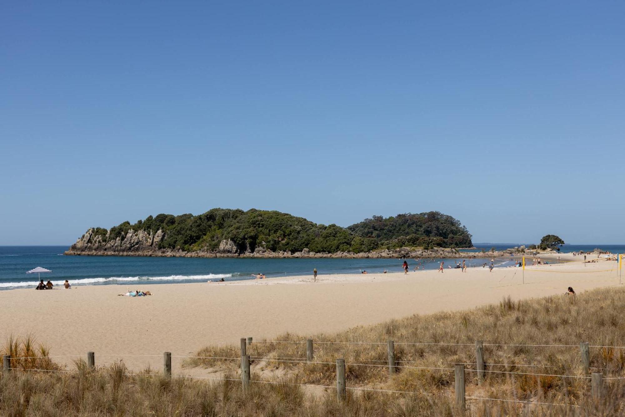 Oceanside Bliss - Absolute Beachfront - Uninterrupted Ocean Views With Pool Mount Maunganui Exterior photo